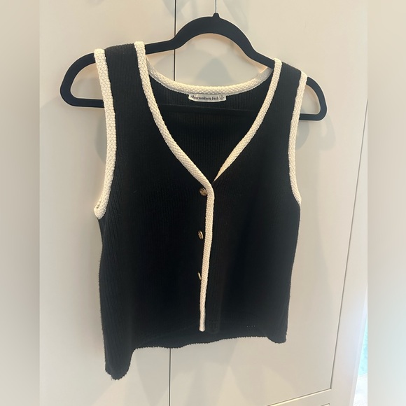 The A&F Mara Button Up Sweater Vest - Picture 2 of 2